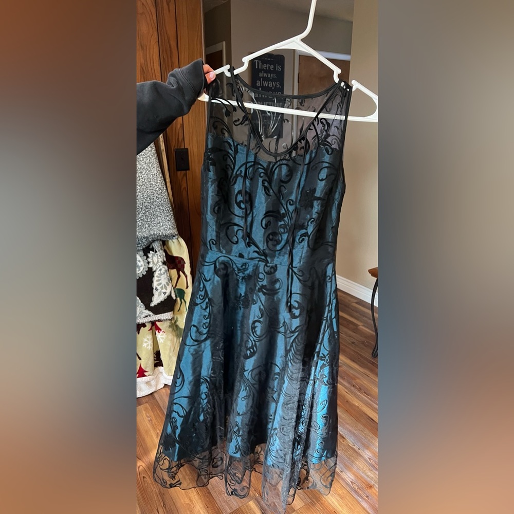 Beautiful silk and lace formal prom dress. Green and black size med